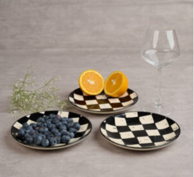 The Elegance of Black Carrot Quarter Plates: Perfect for Any Dining Occasion